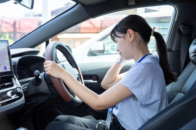 交通事故でむちうちになった女性